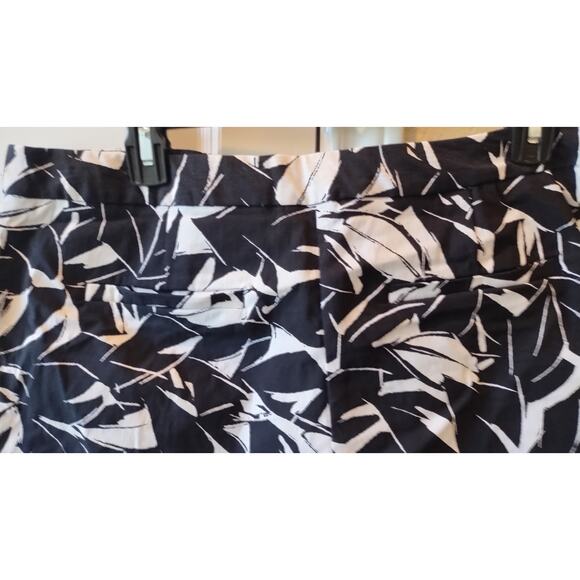 NWT Mario Serrani Italy Comfort Stretch Control non-denim Bermuda Shorts Sz 12 - Picture 5 of 13